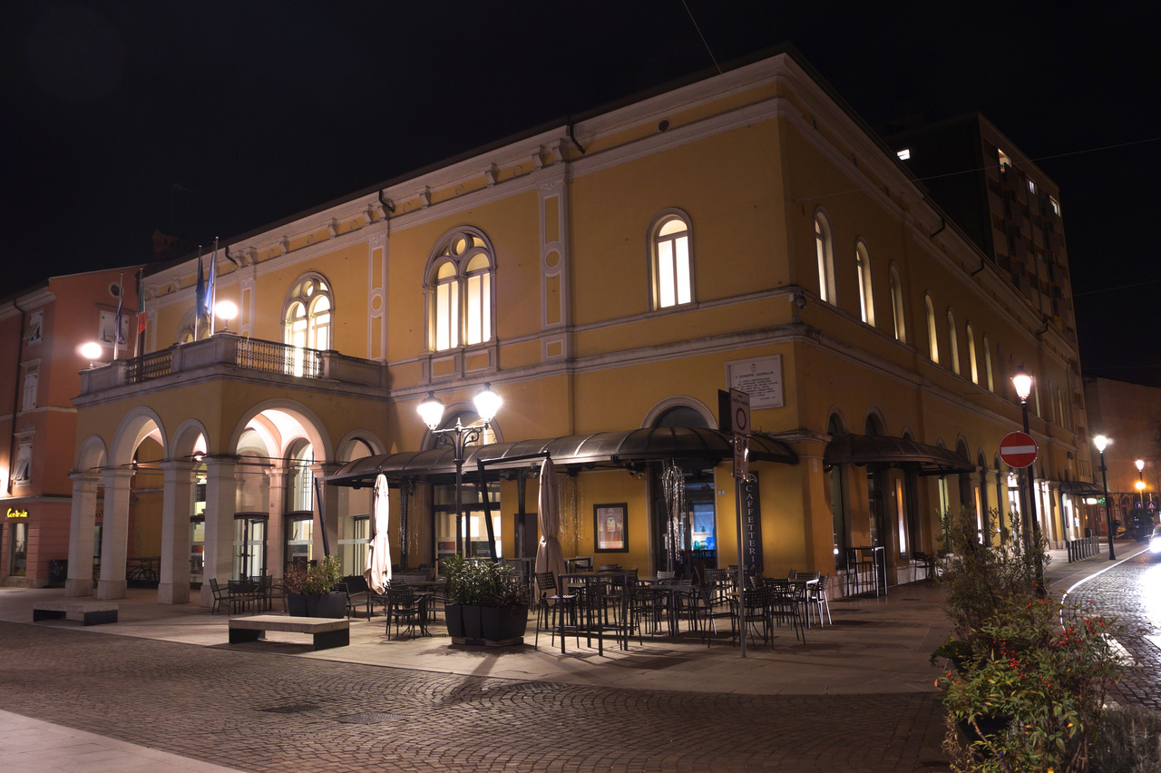 Teatri illuminati per chiedere di ripartire, il Verdi a Gorizia si accende nella notte